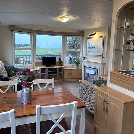 Captivating 2-Bed Static Caravan In Holyhead Llanfachraeth Экстерьер фото