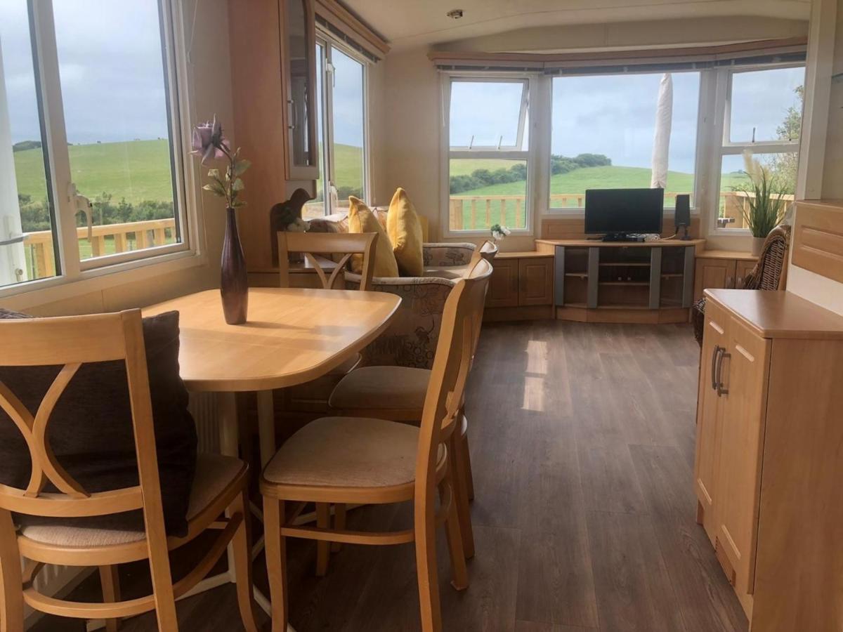 Captivating 2-Bed Static Caravan In Holyhead Llanfachraeth Экстерьер фото