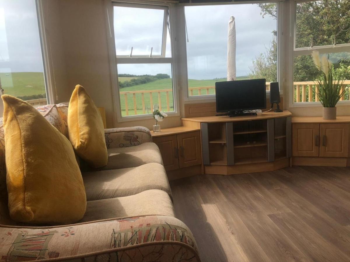 Captivating 2-Bed Static Caravan In Holyhead Llanfachraeth Экстерьер фото