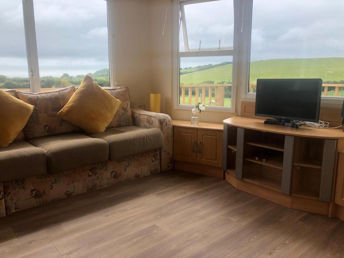 Captivating 2-Bed Static Caravan In Holyhead Llanfachraeth Экстерьер фото