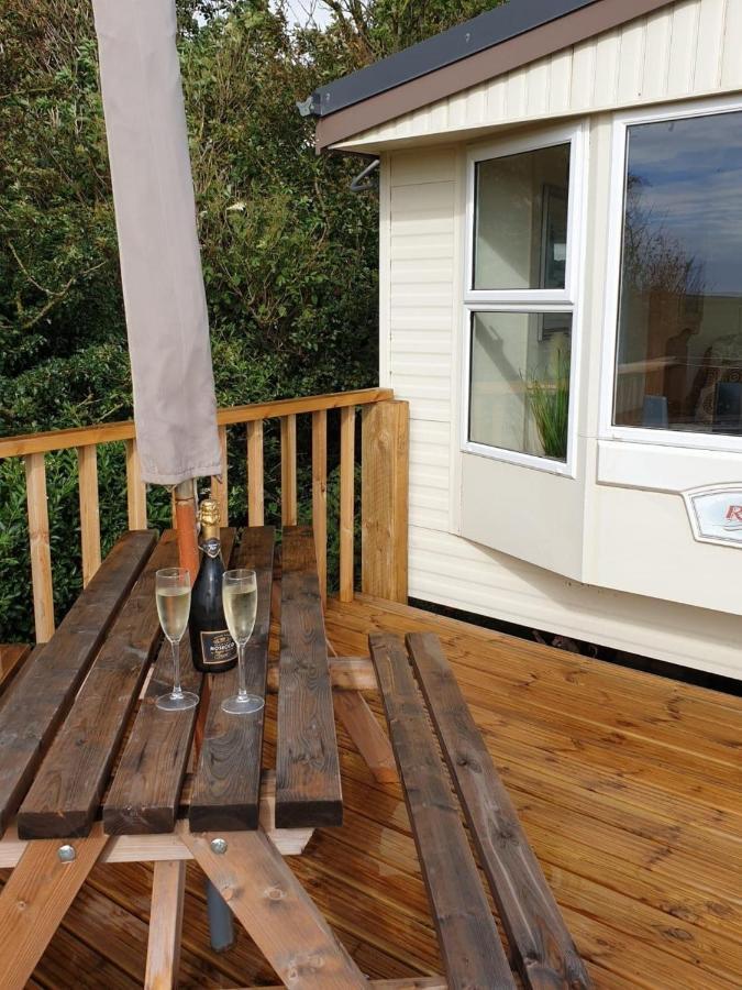 Captivating 2-Bed Static Caravan In Holyhead Llanfachraeth Экстерьер фото